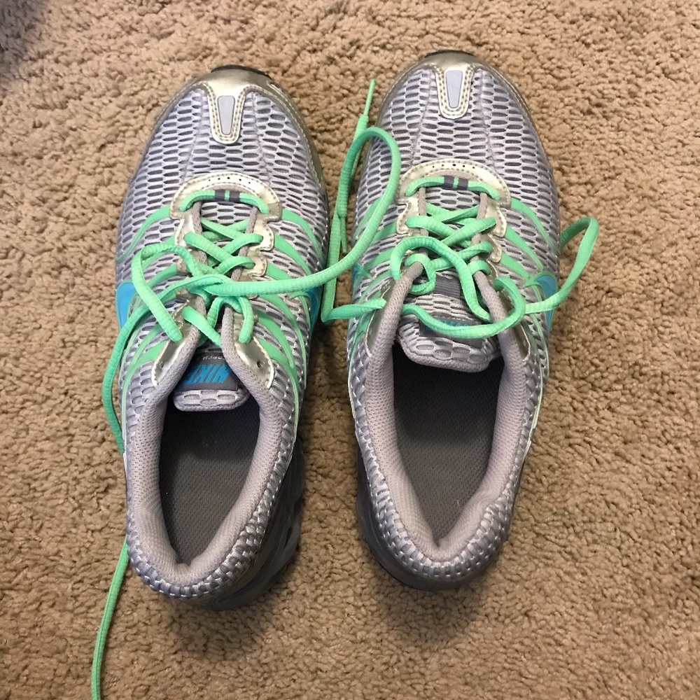 nike tennis shoes sneakers sz 8